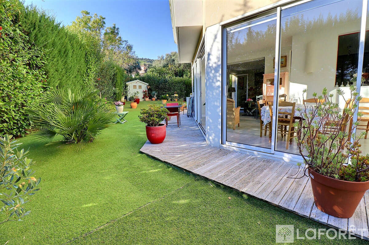 Appartement Hyères 3 pièces, jardin privatif 186 m², garage, stationnement - photo 2