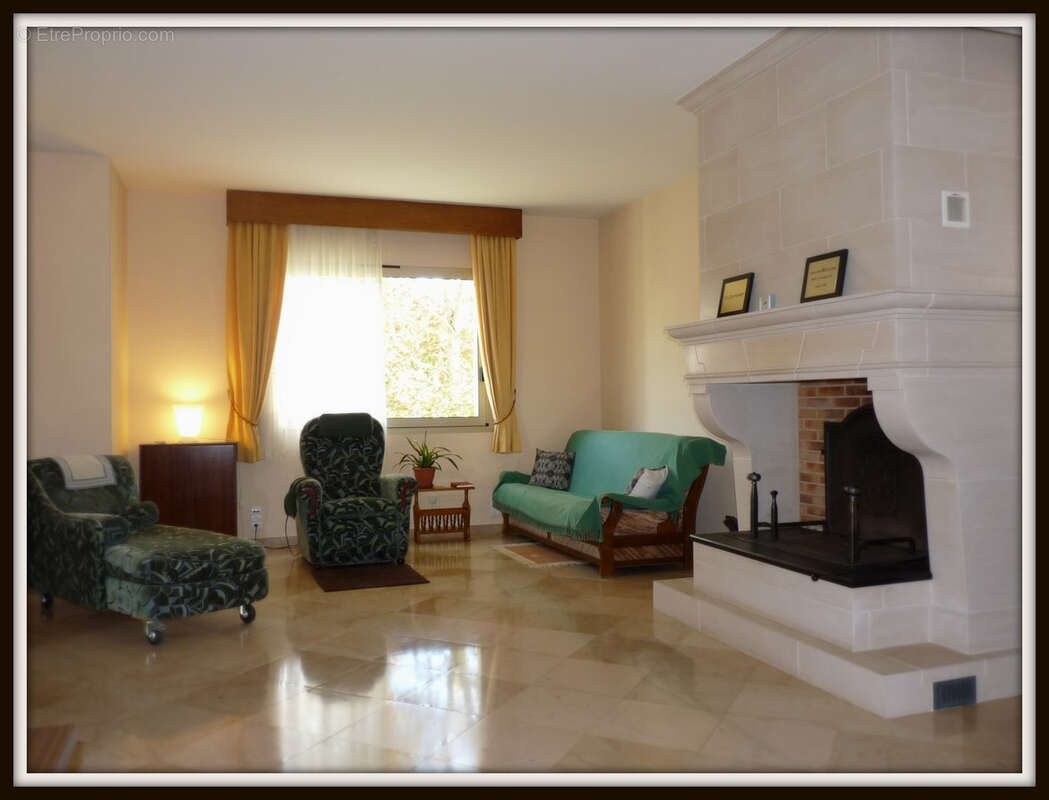 Maison à MONTGESTY