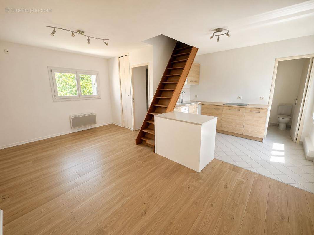 Appartement à SAINT-MAURICE-MONTCOURONNE