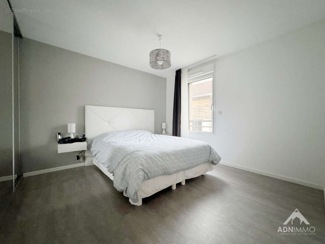 Appartement à PERON