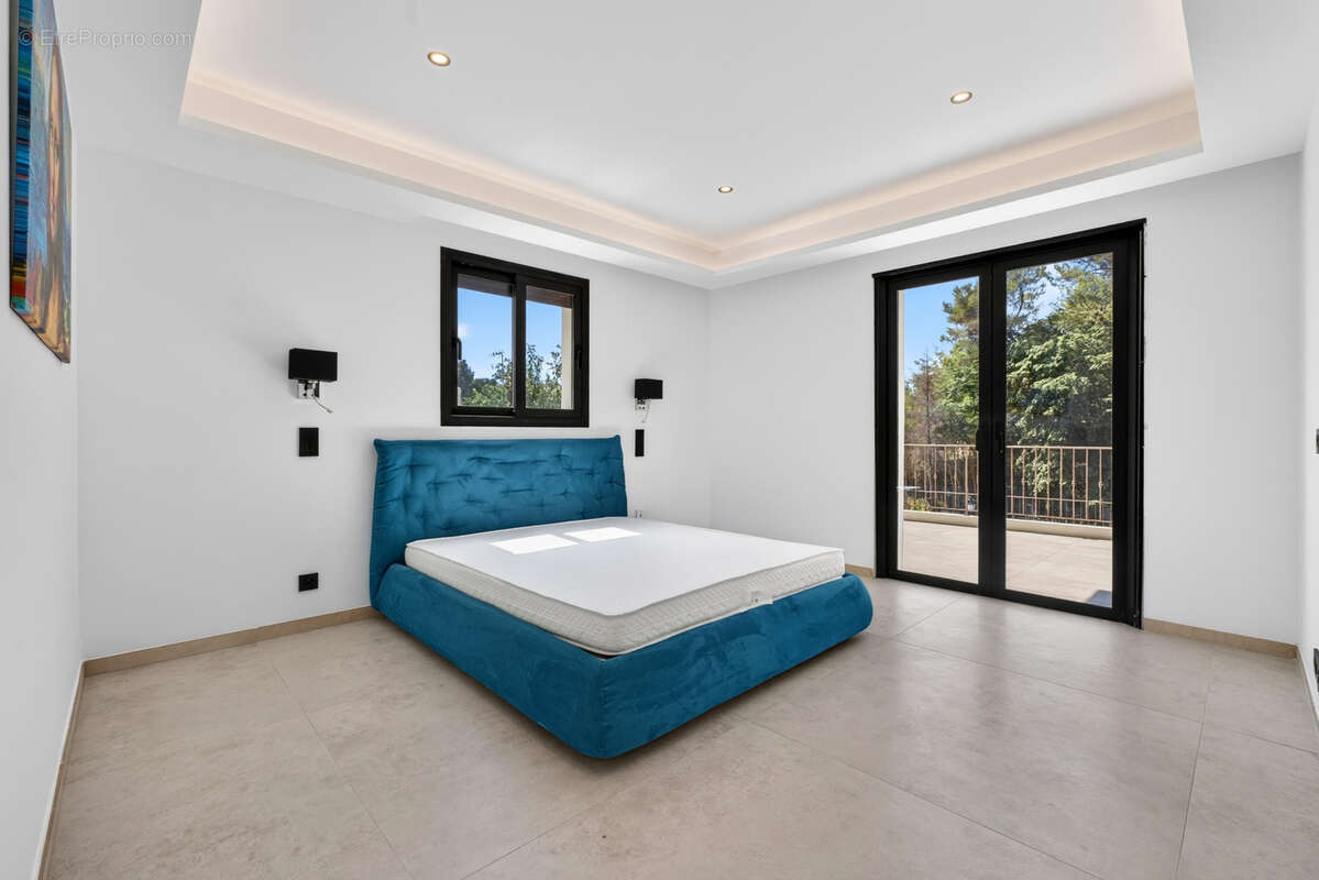 Maison à ROQUEFORT-LES-PINS
