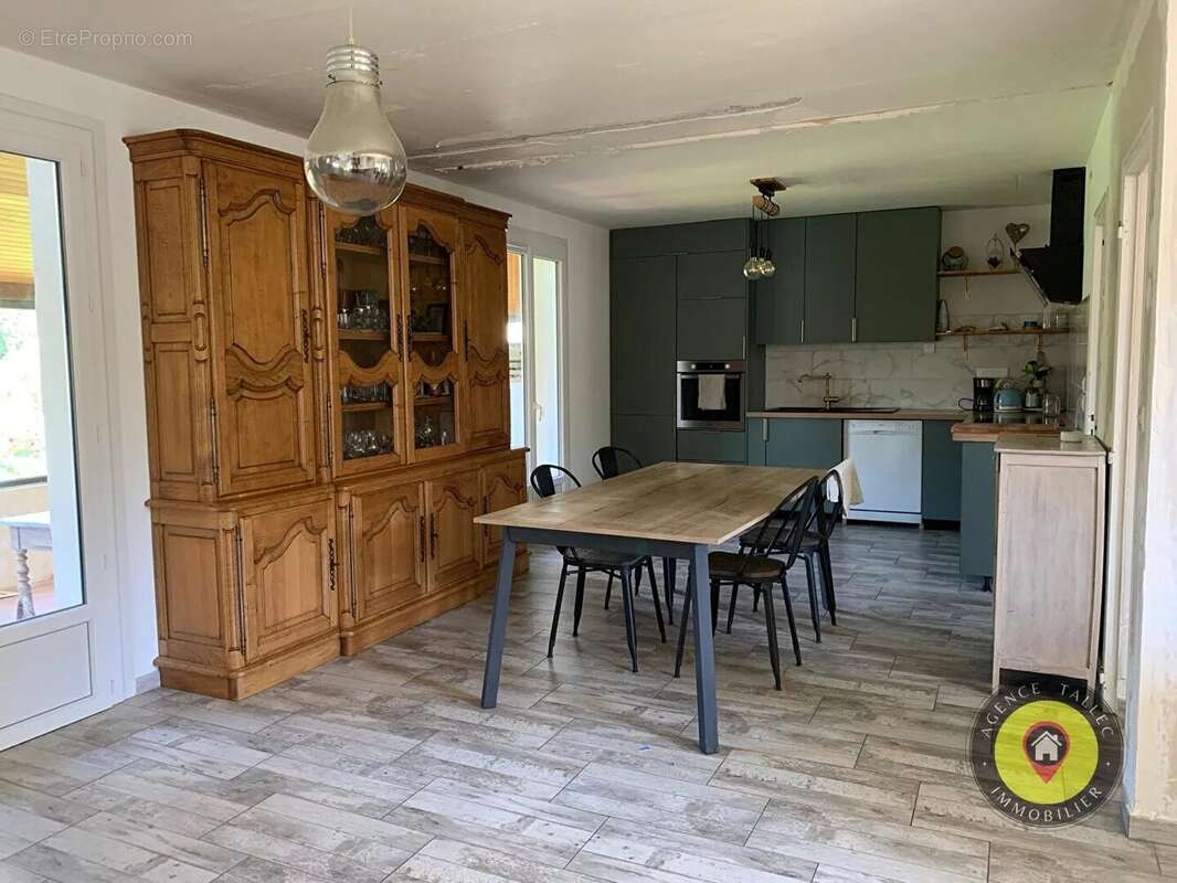 Maison à LANGROLAY-SUR-RANCE