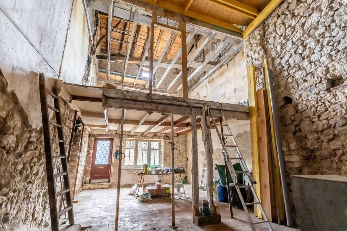 Village house to renovate - photo 13