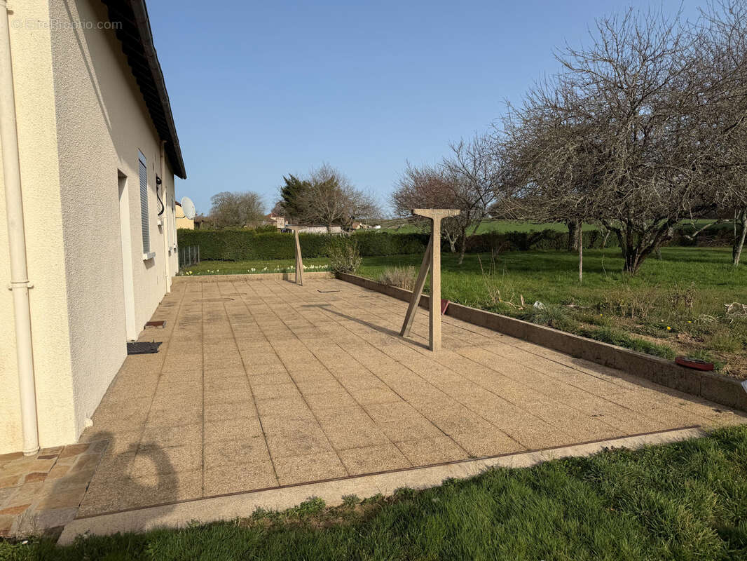 Maison à NEUVIC-ENTIER