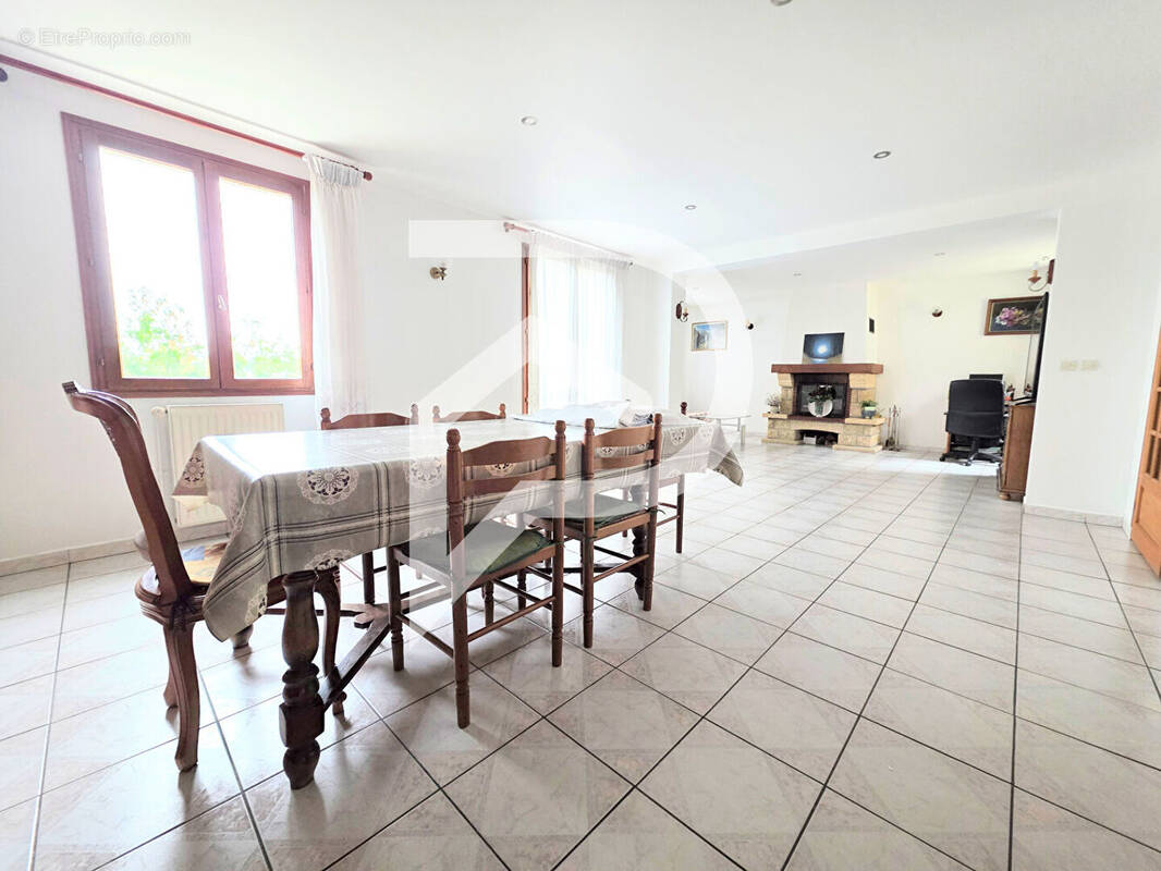 Maison à MONTATAIRE