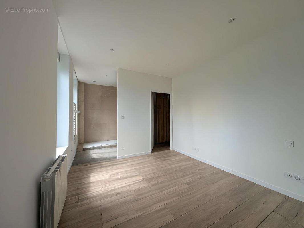 Appartement à SEREZIN-DU-RHONE