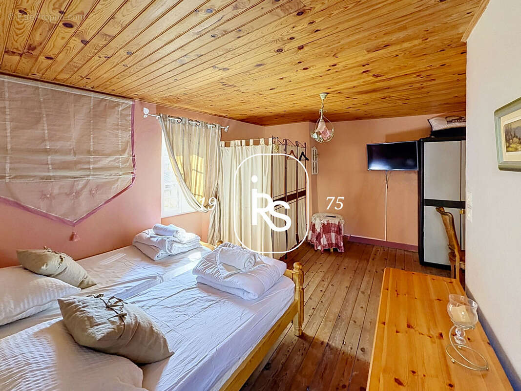 Au coeur d'un village historique, une maison de village en pierre de 73 m2 habitables avec un balcon - photo 11