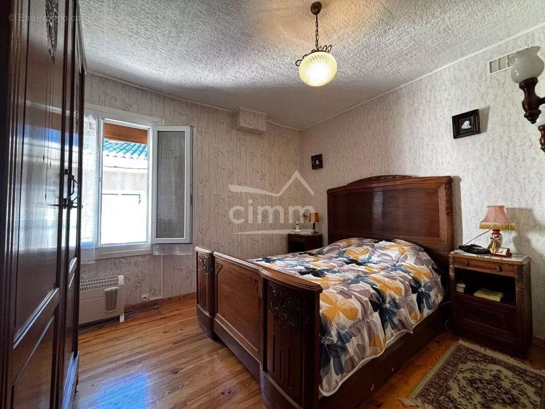 Maison à LARAGNE-MONTEGLIN