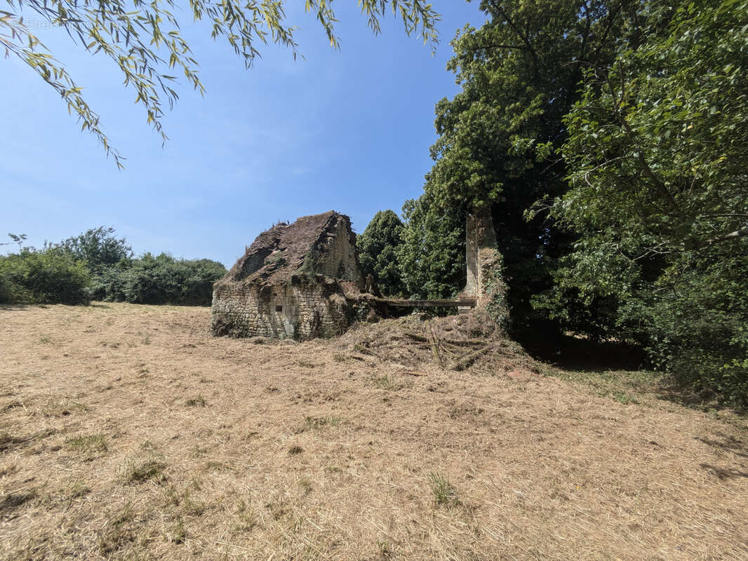 Maison à LA CHAPELLE-BLANCHE-SAINT-MARTIN