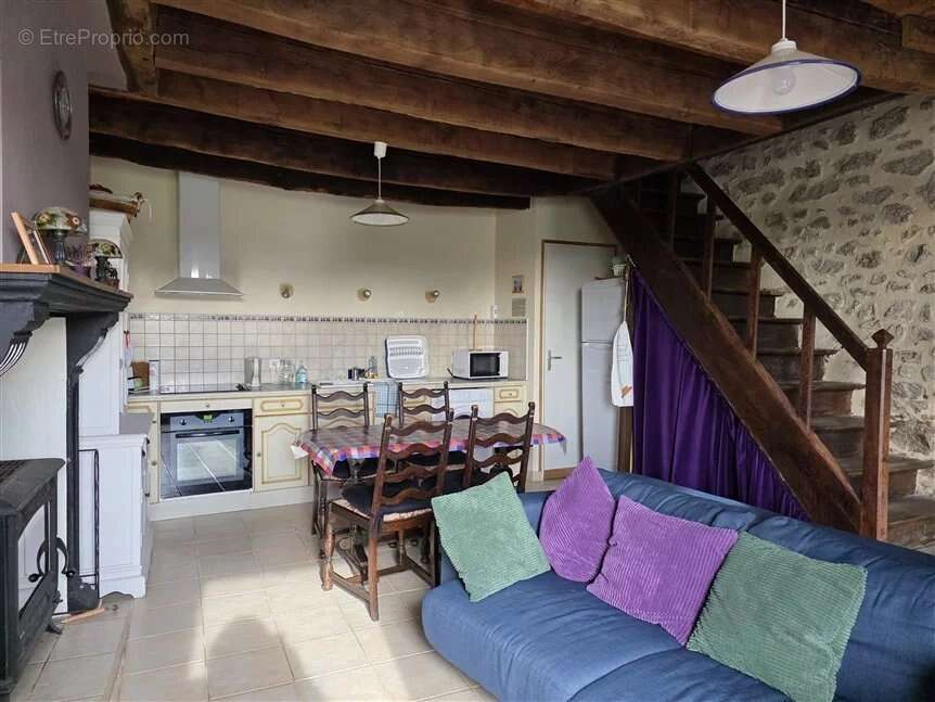 Maison à DOMPIERRE-LES-EGLISES