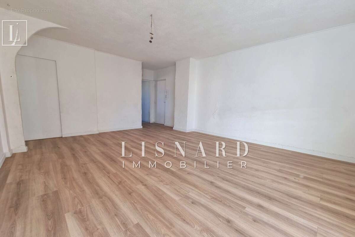 Appartement à VALLAURIS