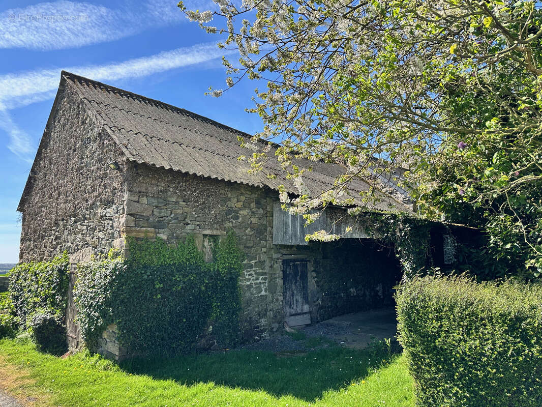 Maison à HENANBIHEN