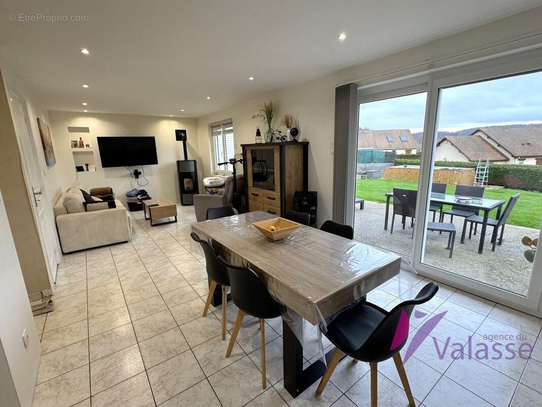 Maison à GRUCHET-LE-VALASSE