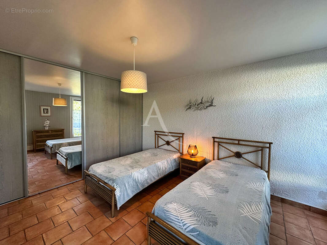 Appartement type2 de 50.25 m2 vue chateau balcon garage et cave greoux les bains - photo 11