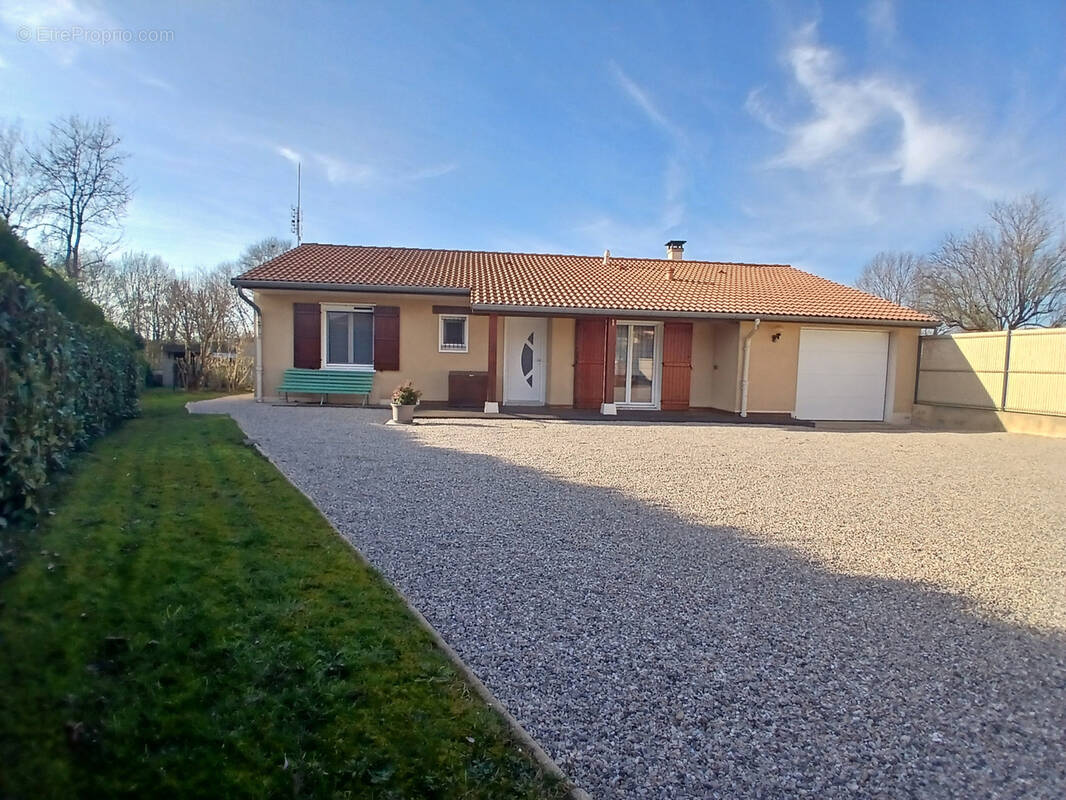 Maison à MEZERIAT