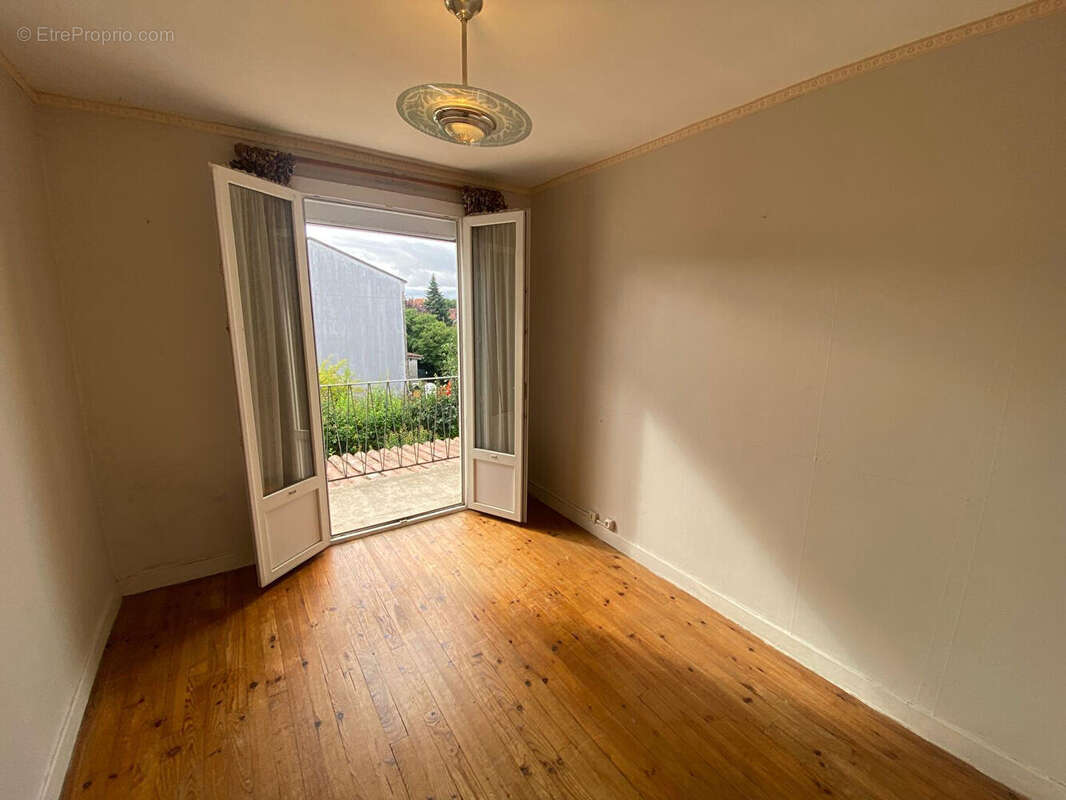 Maison de ville avec 4 chambres, garage et extérieur - photo 9
