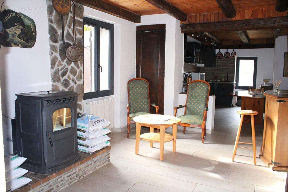Maison entièrement rénovée  de 137 m² loi carrez avec terrasse - photo 4