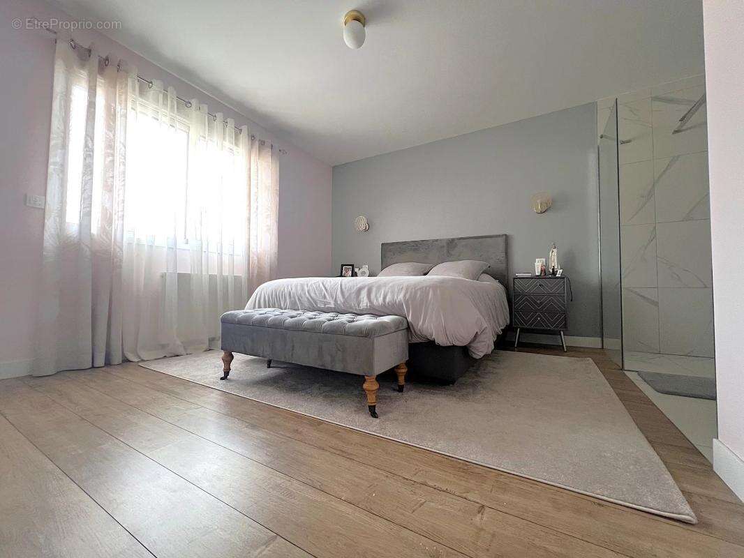 Maison à LES CLAYES-SOUS-BOIS