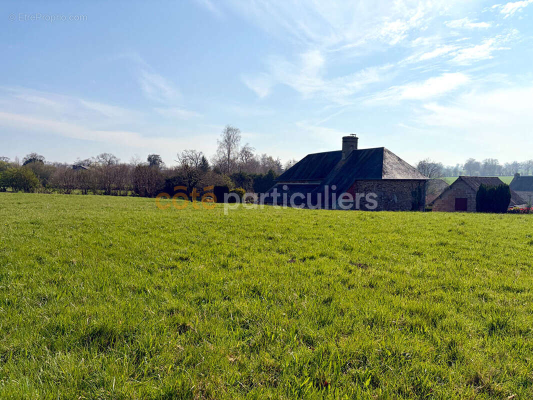 Maison à LE MESNIL-ROUXELIN