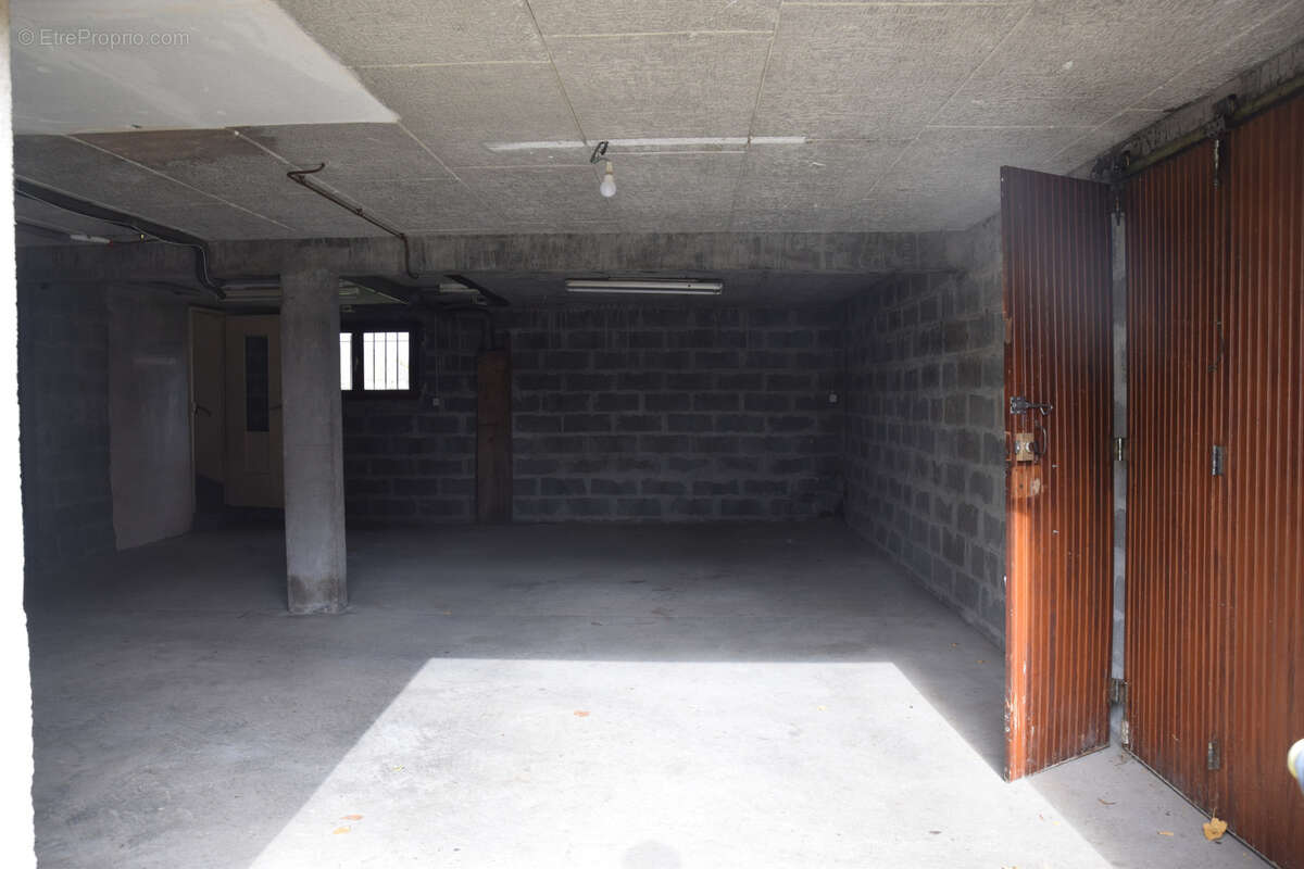 Maison à SAINT-REMY-EN-ROLLAT