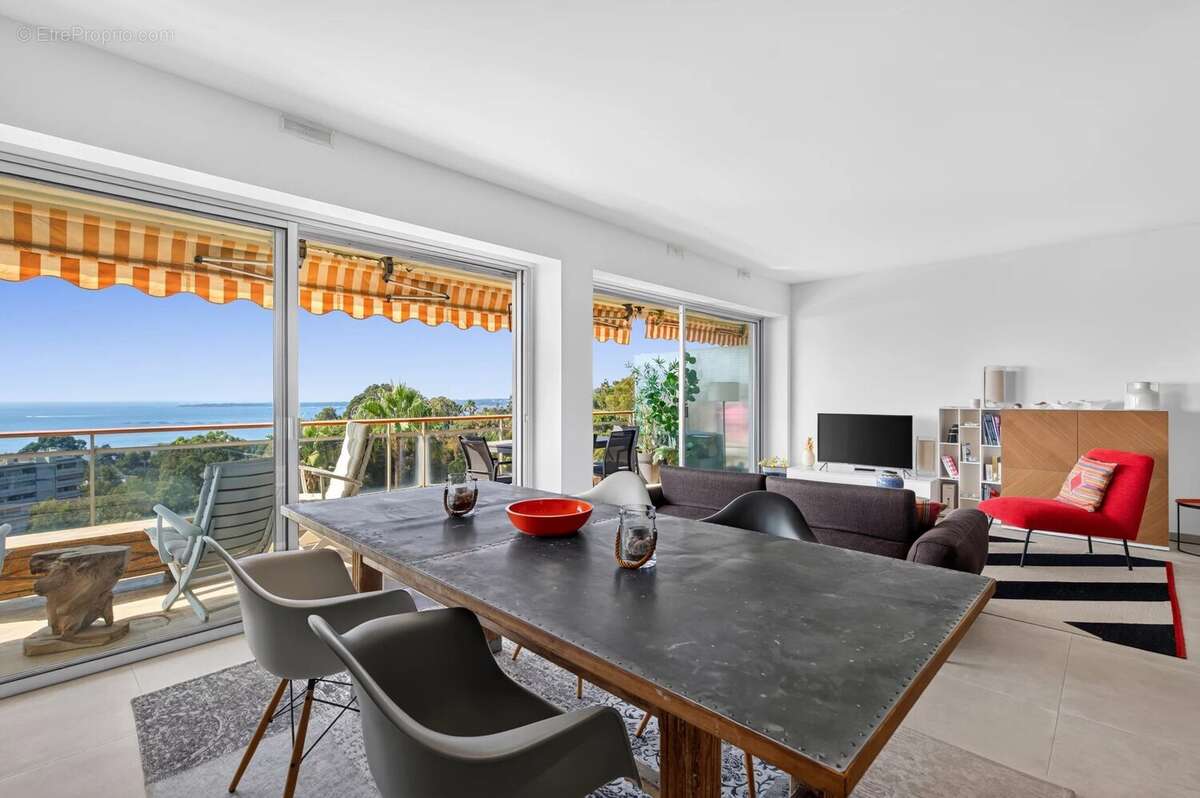 Golfe-Juan – Appartement d’exception avec vue mer panoramique dans résidence de prestige avec piscine et tennis - photo 4