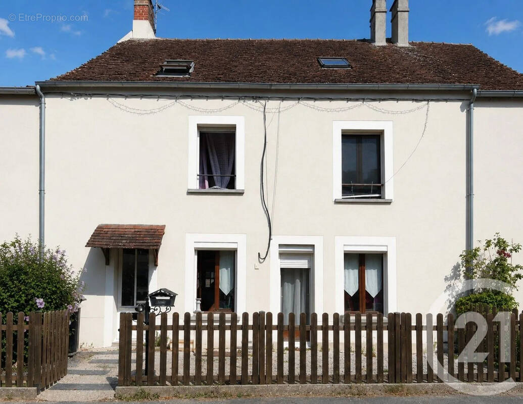 Maison à LA CROIX-EN-BRIE