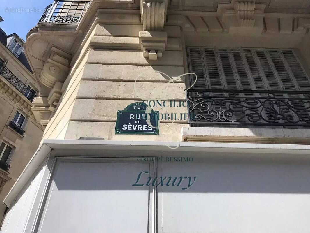 Commerce à PARIS-6E