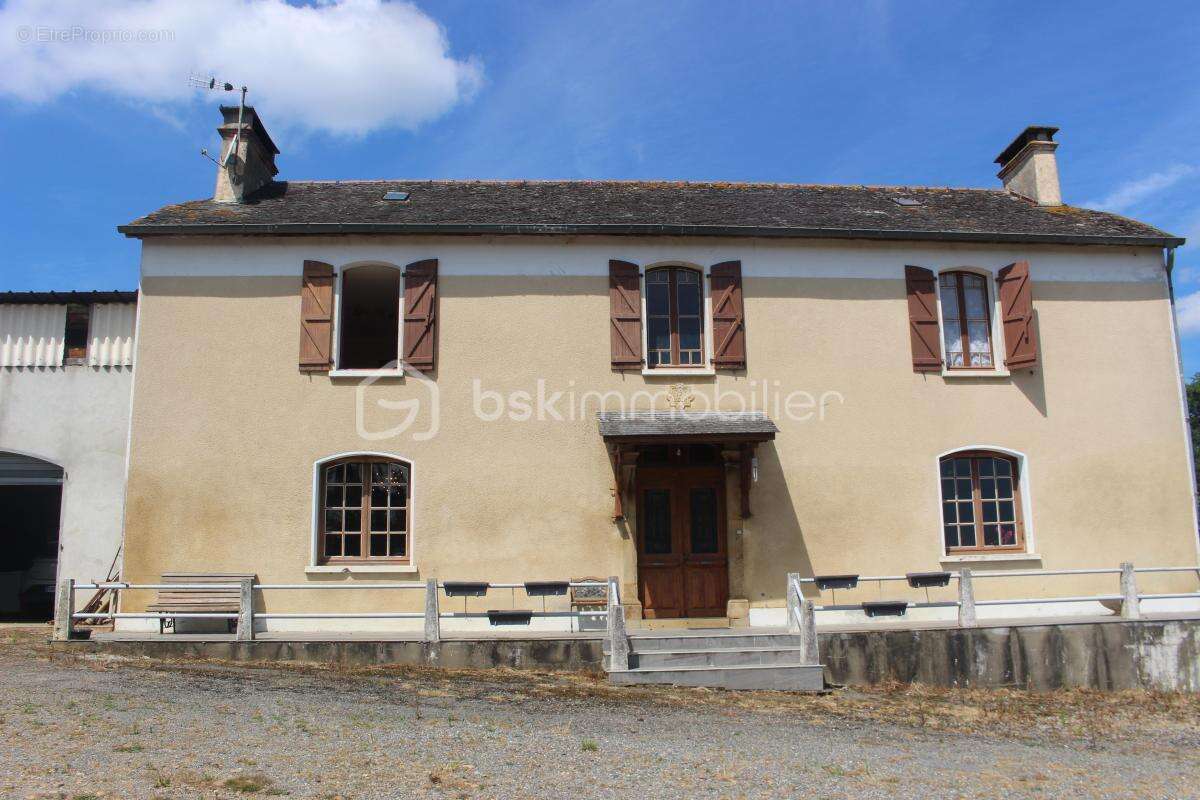 Authenticité et potentiel — Corps de ferme de 1797 sur 7 ha avec lac - photo 2