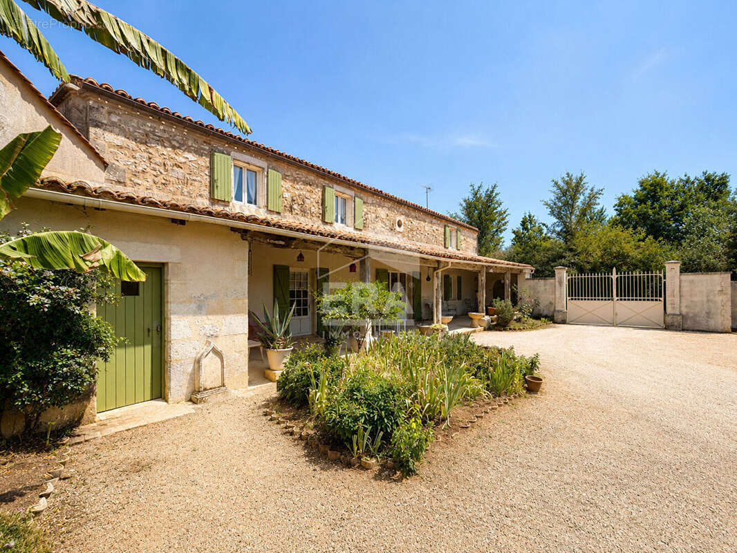 Maison 150m² à chazelles - photo 4