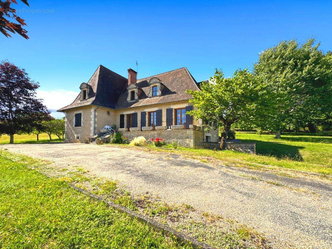 Maison à CHATEAU-L'EVEQUE