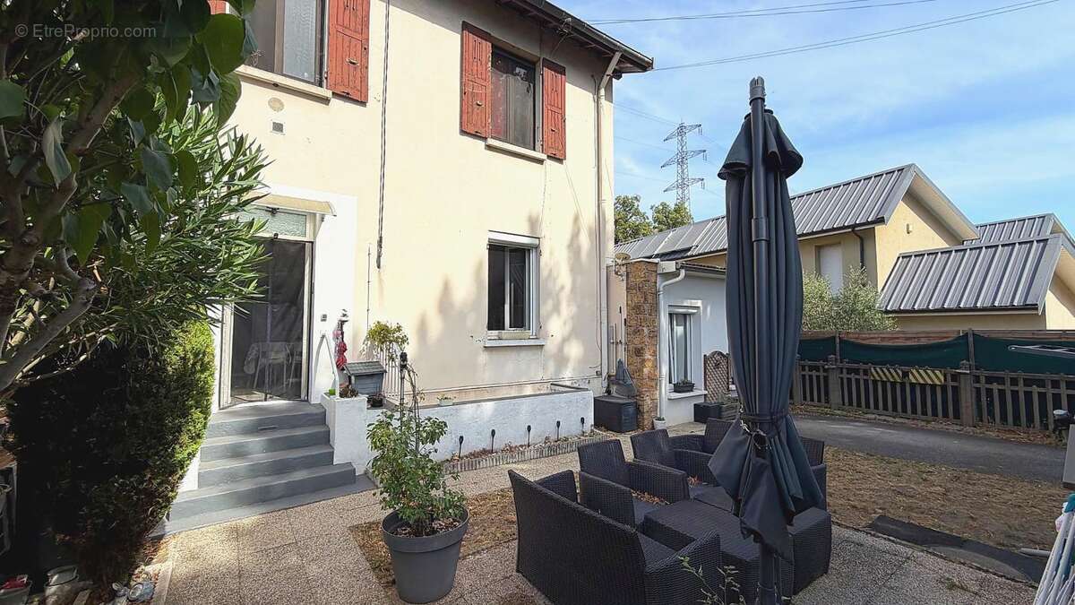 Maison 67 m² à Saint-Priest  - photo 2
