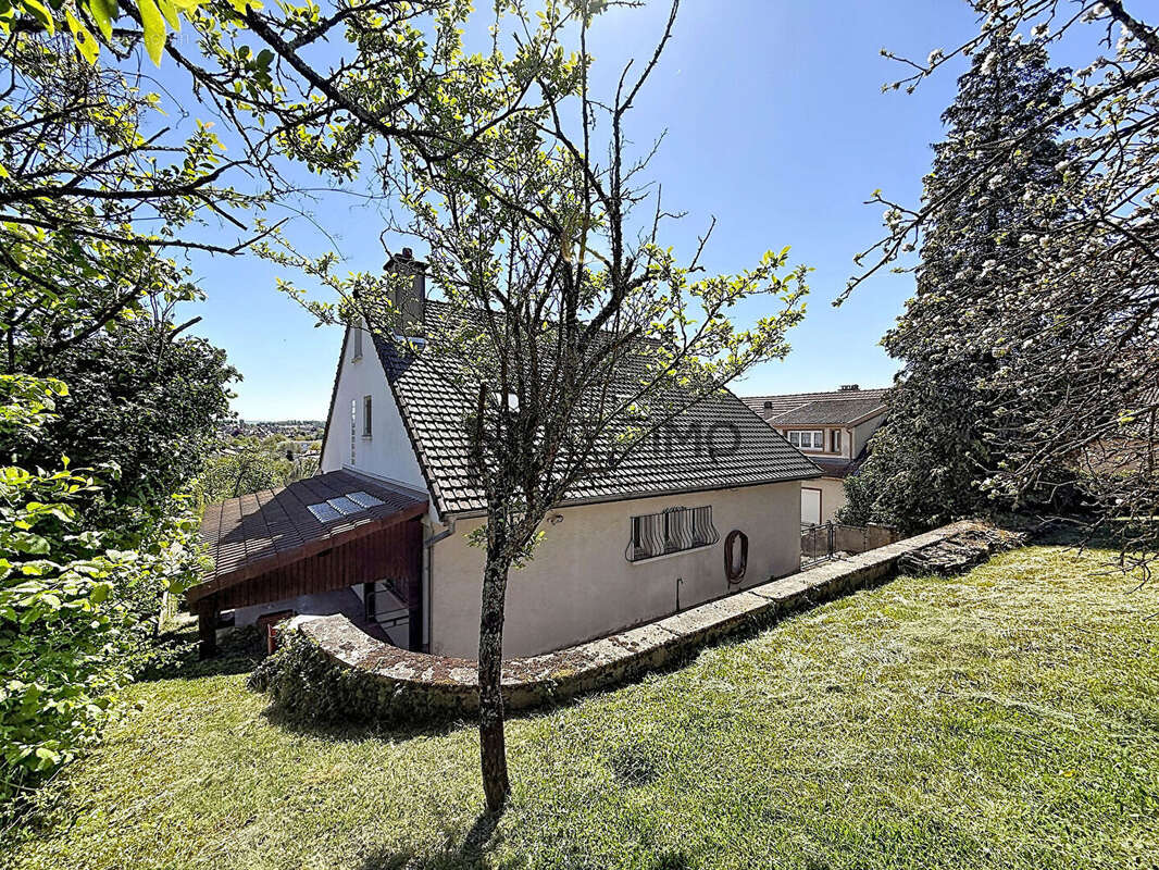 Maison à NEUFCHATEAU