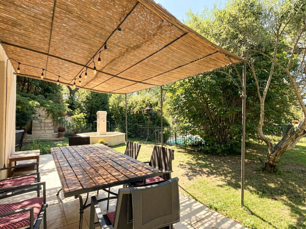 Maison 250 m² à Chateauneuf-Le-Rouge  - photo 4