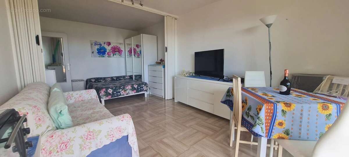 Appartement à SAINT-LAURENT-DU-VAR