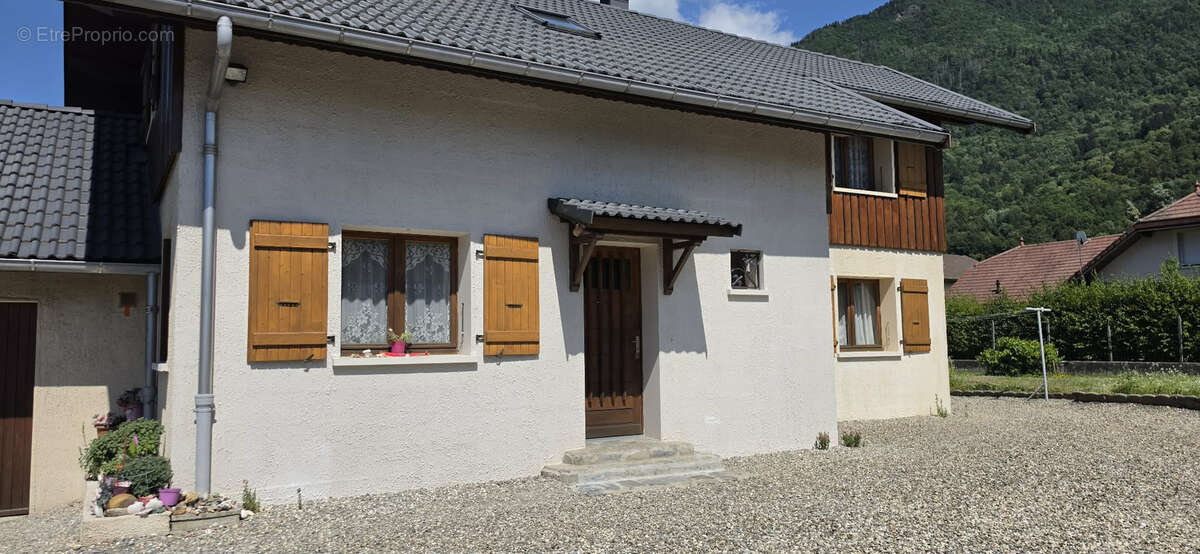 Maison à GILLY-SUR-ISERE