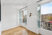 Appartement à PARIS-8E