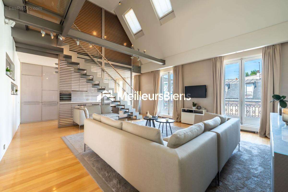 Une adresse emblématique au sein du Triangle d'Or  Duplex de réception signé Wilmotte - photo 8