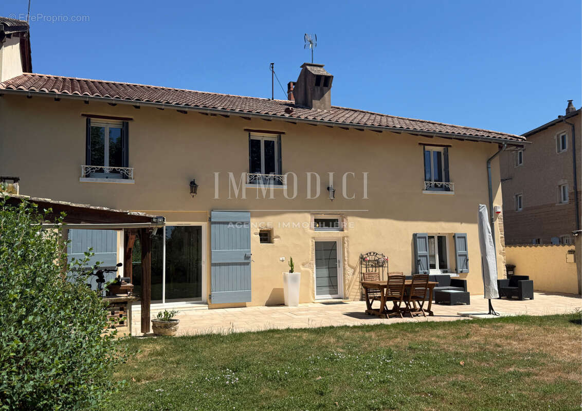 Maison à MOGNENEINS