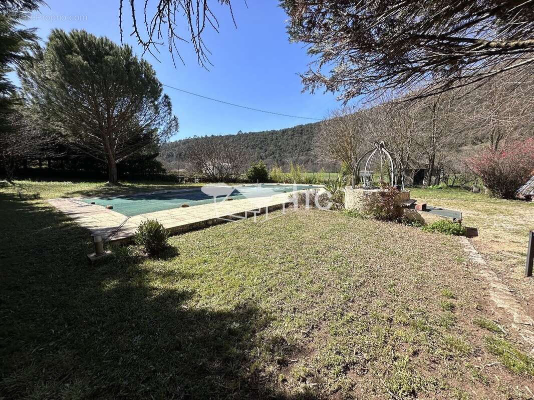 Maison ancienne de caractere avec piscine sur 3190m² de terrain - photo 5