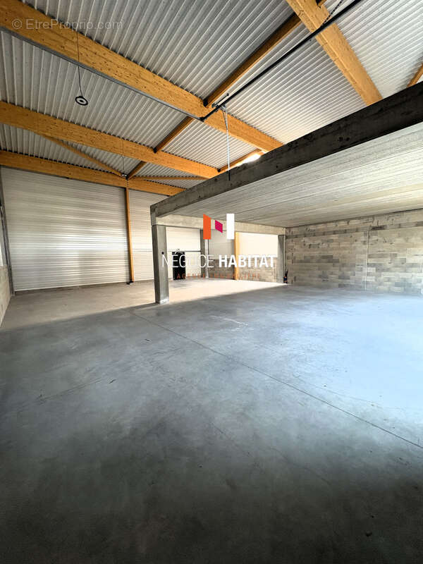 Commerce à GALLARGUES-LE-MONTUEUX