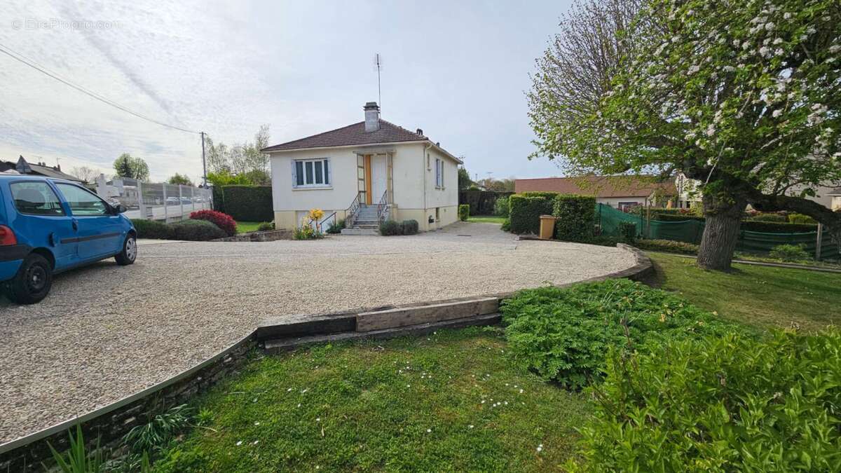 Maison à HOUDAN