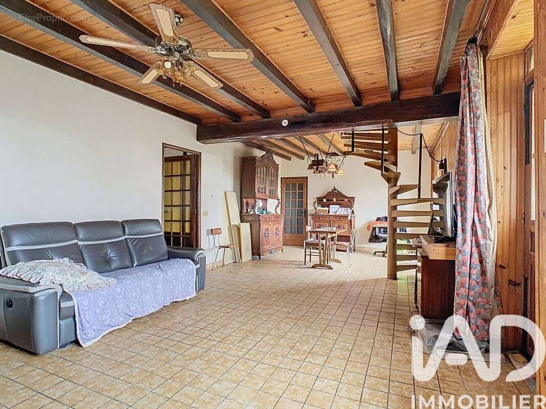 Maison 258 m² à Bannes  - photo 5