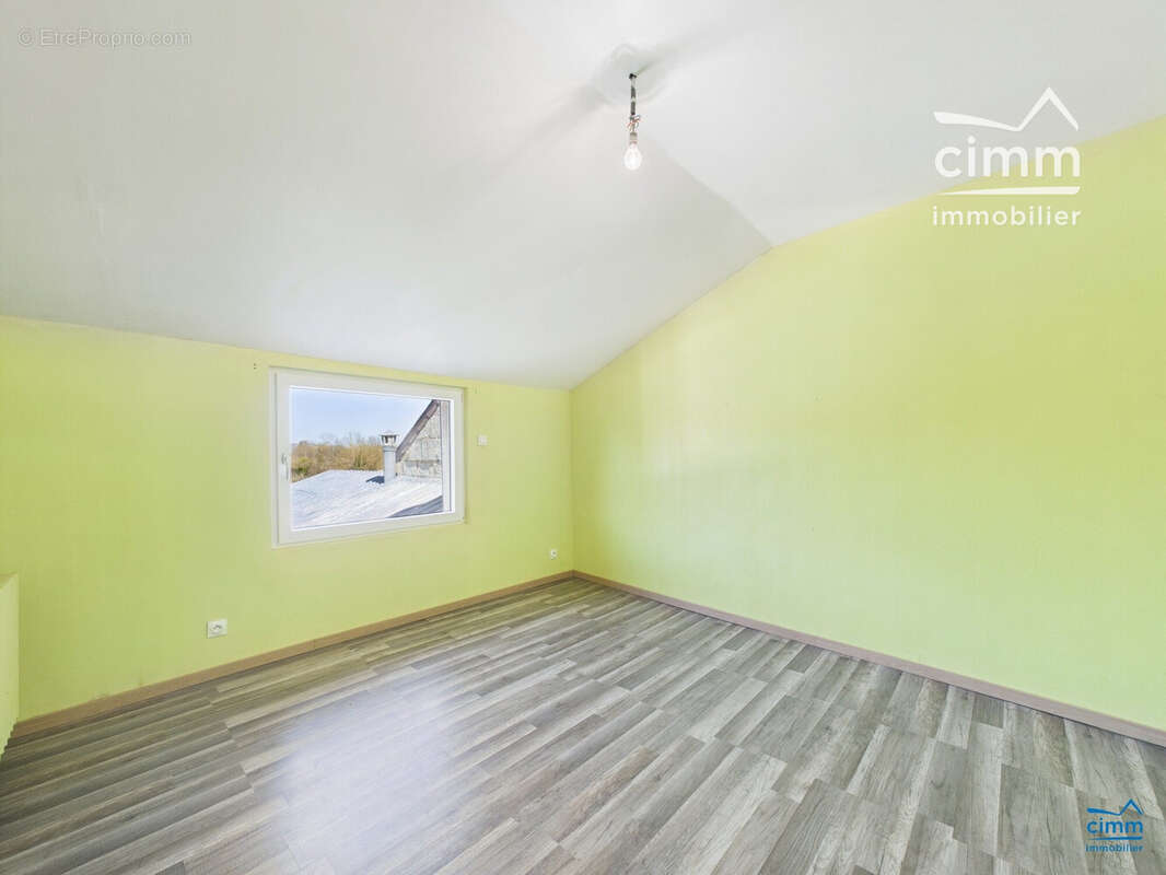 Maison à LONGUE-JUMELLES