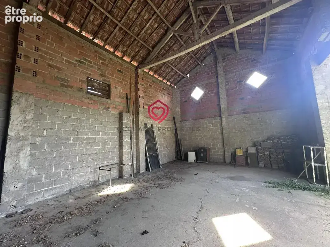 Propriété de caractère à rénover avec dépendances - photo 28