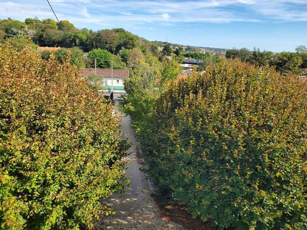 Maison à RUELLE-SUR-TOUVRE