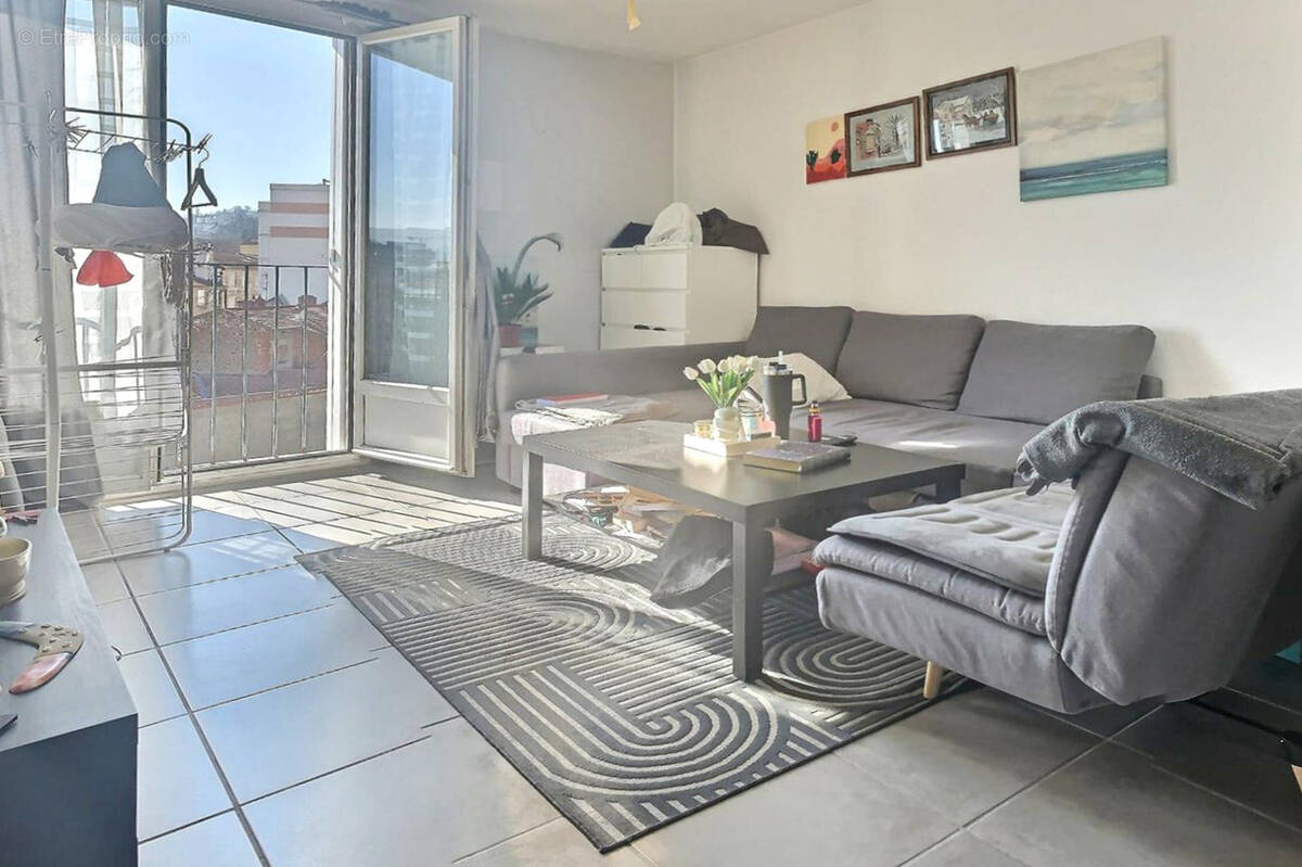 Appartement à SAINT-ETIENNE