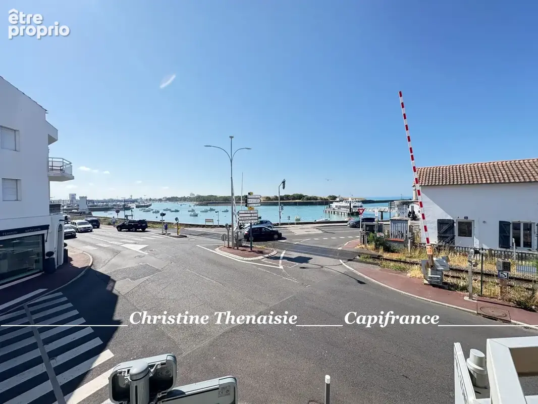 Maison à vendre 8 pièces VUE MER et PORT, Garage, à 5OO m. de la plage de Boisvinet SAINT GILLES CROIX DE VIE (85) - photo 16
