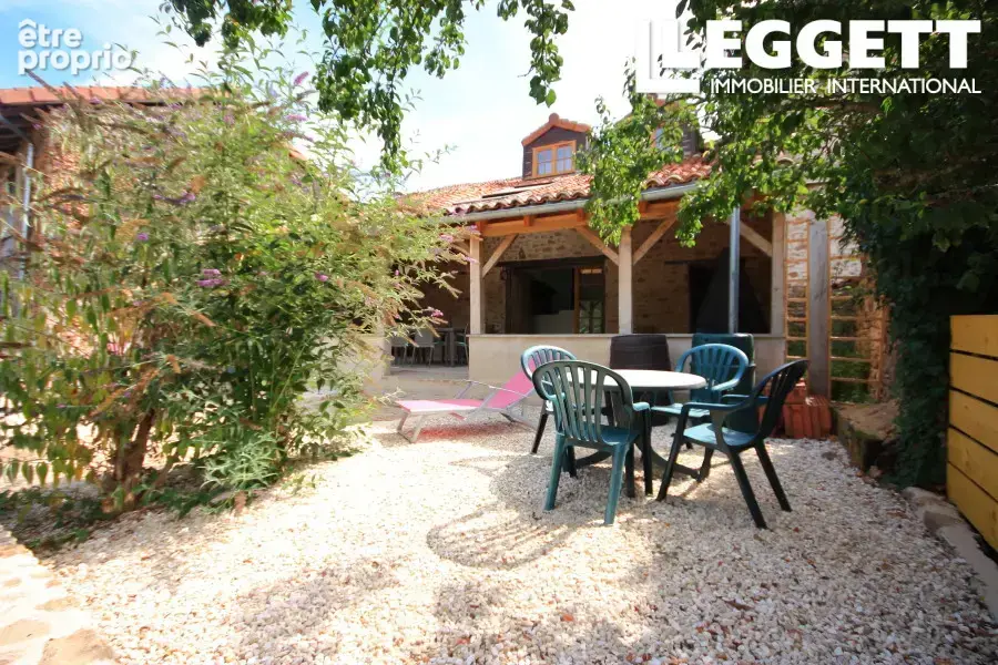 Superbe propriété de village, 4 chambres, 2 salles de bains, grange, jardin et proche des lacs de loisirs - photo 10