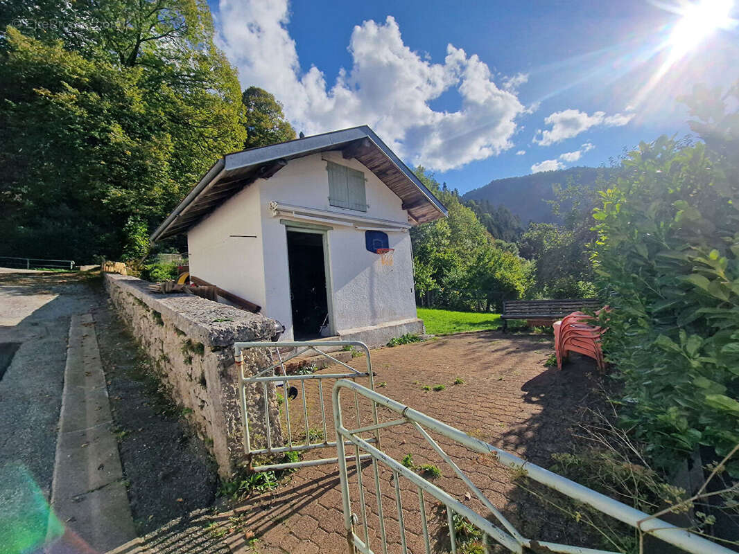 Maison à LES NEYROLLES