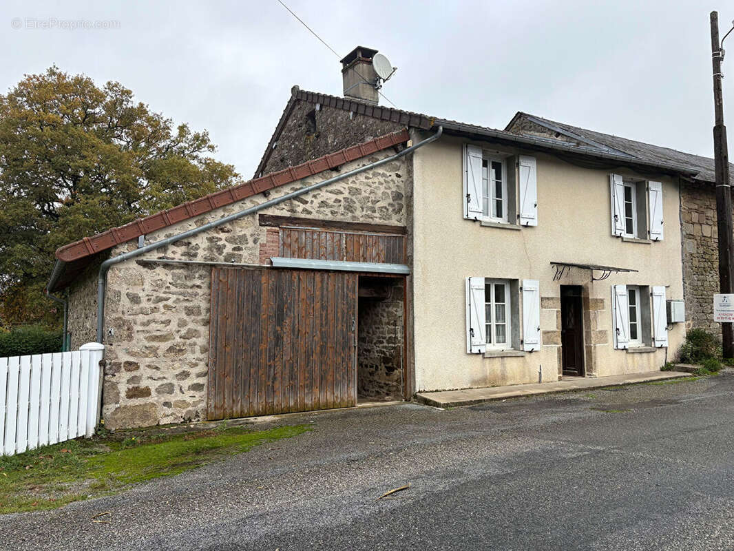 Maison à PEYRAT-LE-CHATEAU